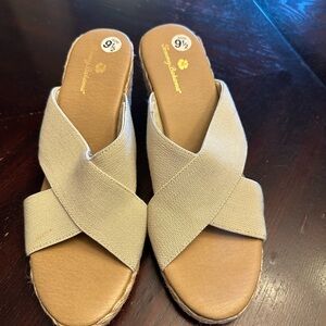 Tommy Bahama Suzette Wedge Espadrille Cream
Slip On Sandal Size 9.5M